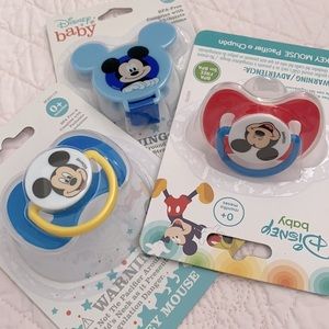 {NWT} Disney | Disney Baby Mickey Mouse Pacifier Set & Holder BPA Free 0+ Months